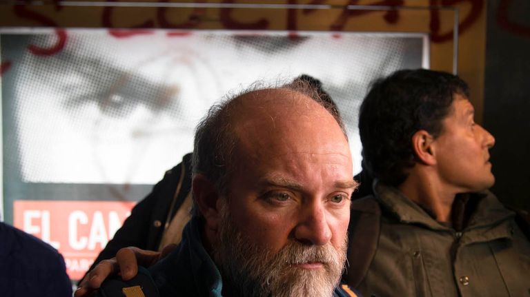 Destrozos en la avant premiere del documental de Santiago Maldonado