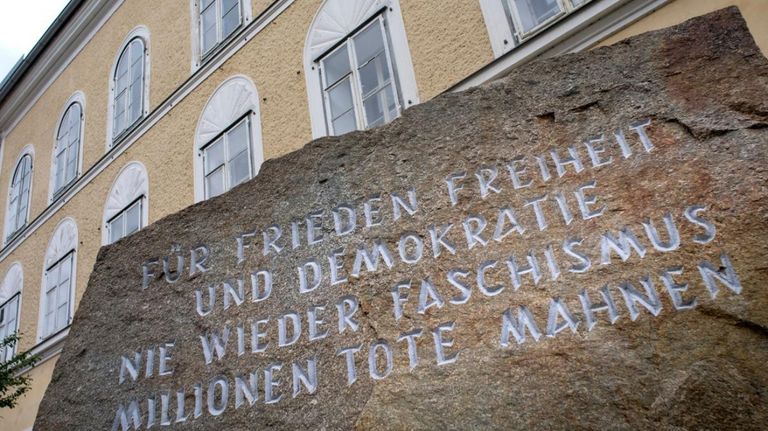 Fachada de la casa donde nació Adolf Hitler.