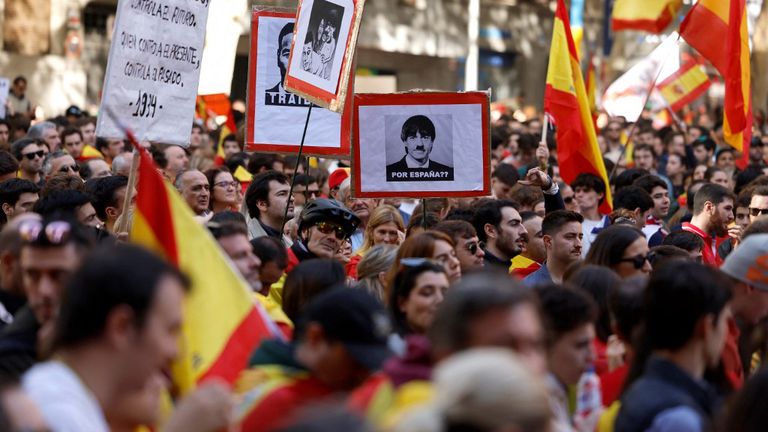 Las marchas contra el acuerdo de Pedro Sánchez con Juntxs sacuden a España.