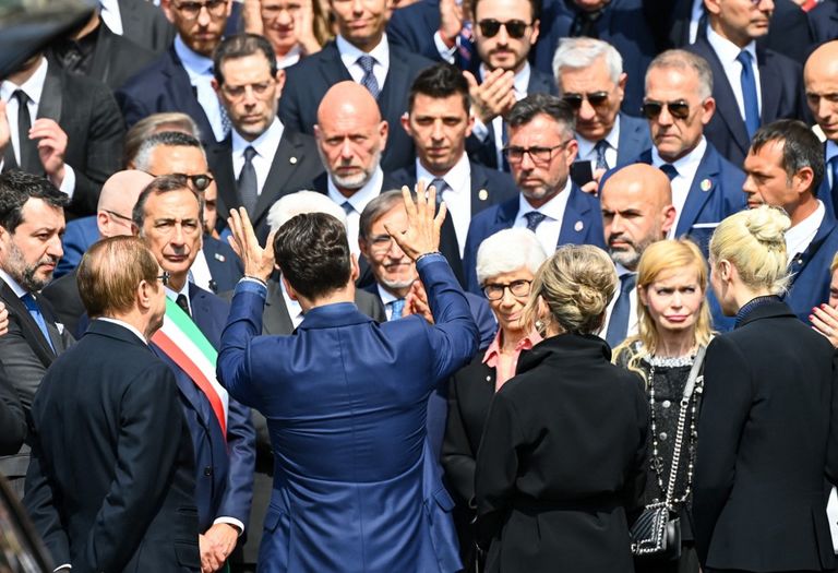 Los hijos de Silvio Berlusconi en su funeral