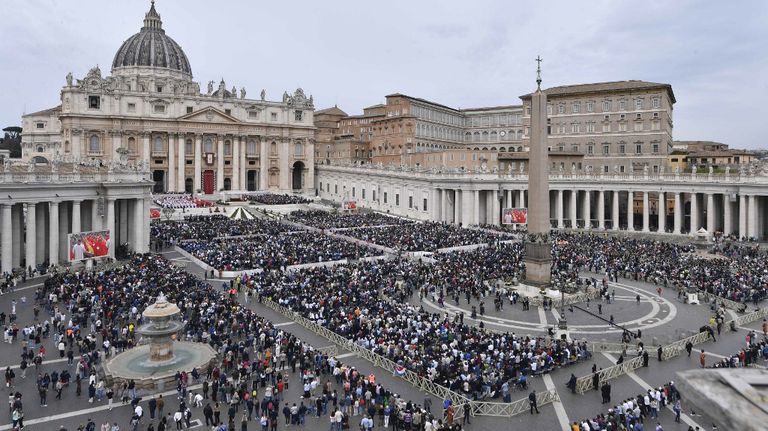 El papa Francisco salió nuevamente a la Plaza de San Pedro el Domingo de Ramos.