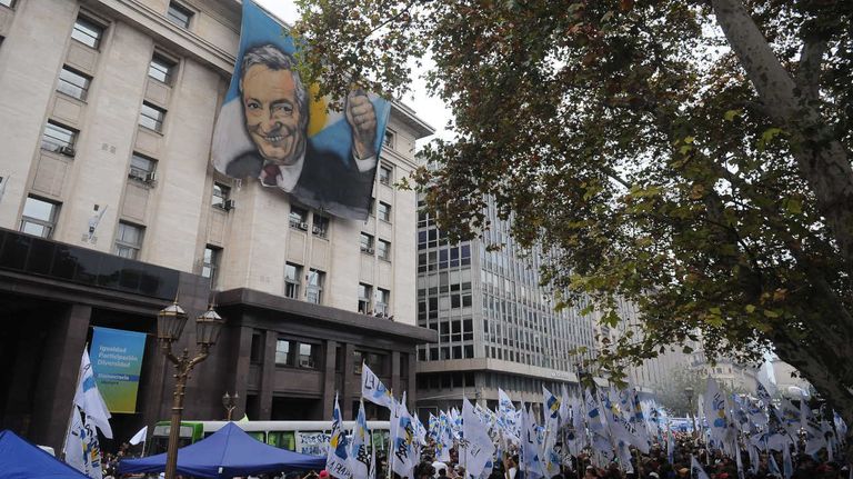25 DE MAYO PLAZA 20230525