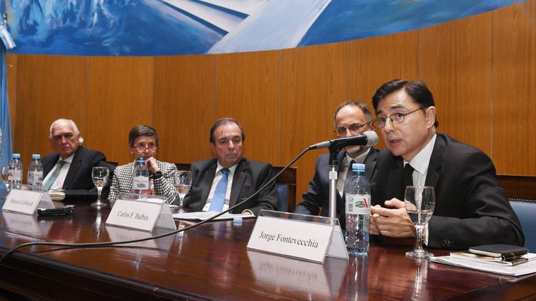 20190514 fontevecchia en facultad de derecho_g
