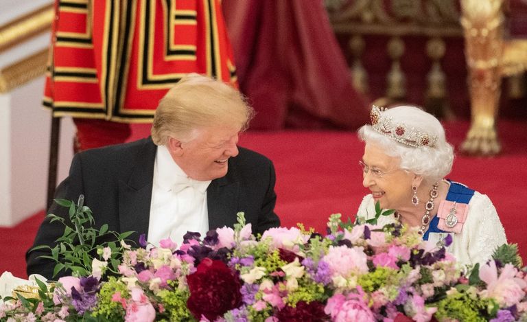 donald trump reina isabel banquete 