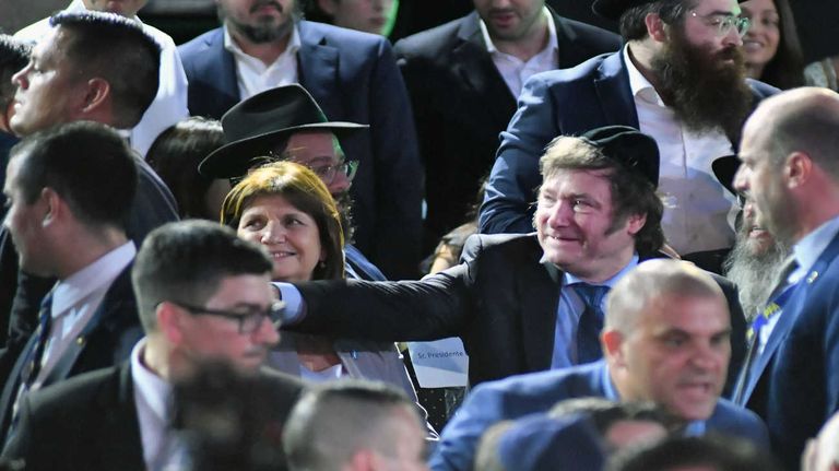 El Presidente Javier Milei asiste al acto de encendido de velas de la gran Janukiá 20231212