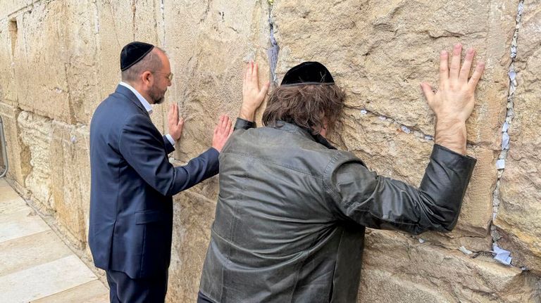 Milei en Israel, en el Muro de los Lamentos.