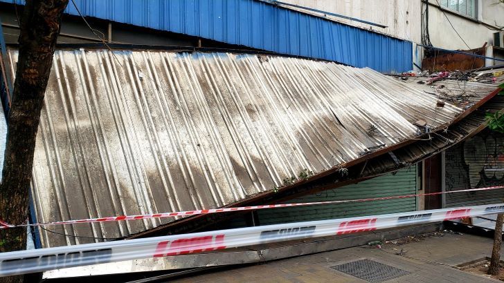 30-10-2023 vendaval tormenta Córdoba caída de árboles voladura techos