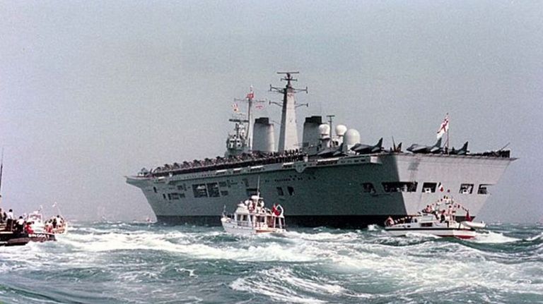 El HMS Invincible fue un portaaviones ligero británico clave en la Guerra de Malvinas de 1982