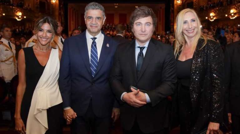 La noche de asunción en el teatro Colón