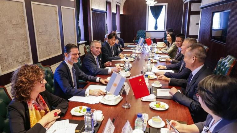 Alberto Fernández en China