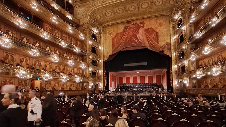 Invitados a la Gala en el teatro Colón