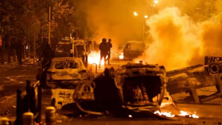 Francia: protestas, incendios y represión en la tercera noche de vandalismo por el asesinato de un adolescente en manos de la Policía