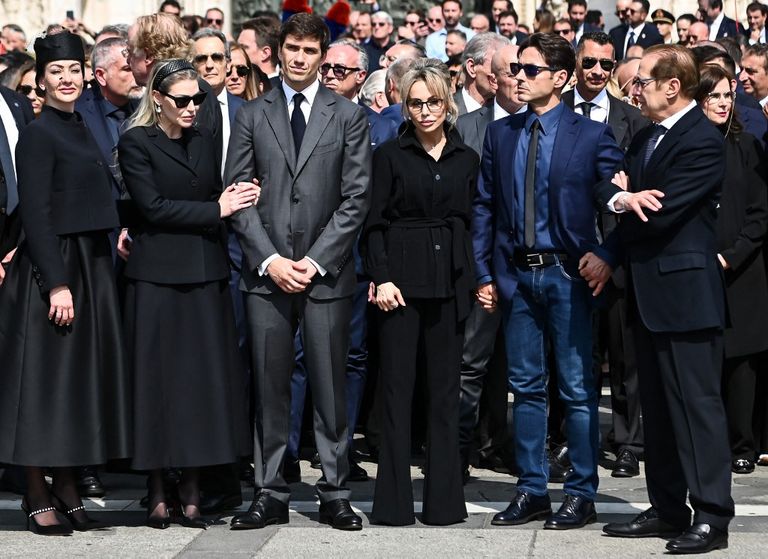 Los hijos de Silvio Berlusconi en su funeral