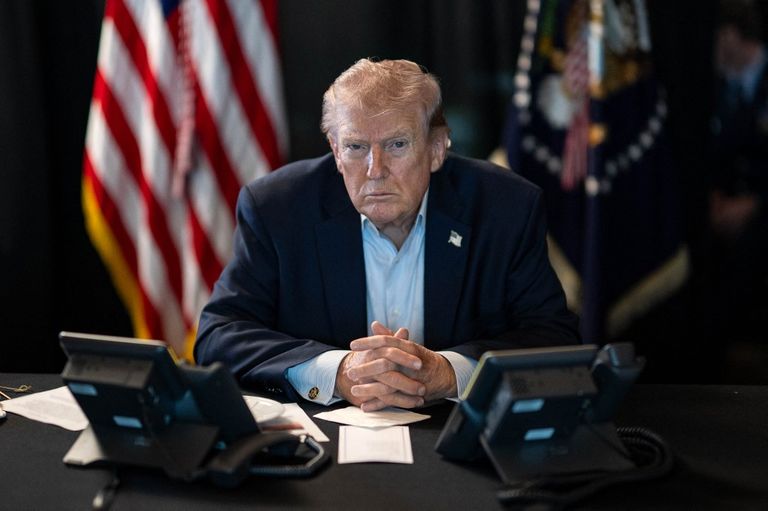 Donald Trump en su centro de mando de Mar-a-Lago (Florida)