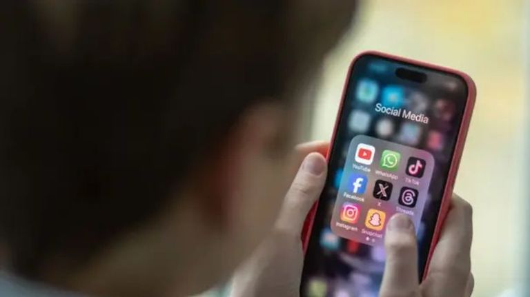 ¿Pueden demandar a las redes sociales en Argentina? Lo que habilita la ley y lo que todavía falta