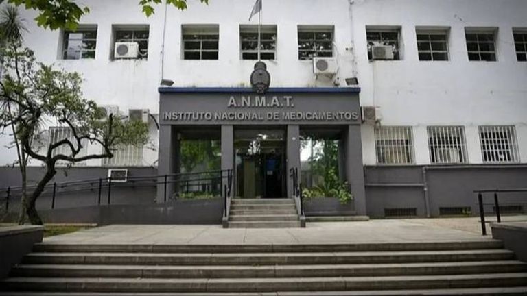 La ANMAT suspendió a más laboratorios.