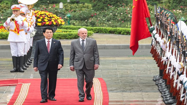 20250329 Lula da Silva se reunión con el presidente de Vietnam, Luong Cuong (CL) en Hanói
