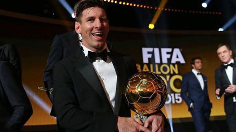 Messi recibe el Balón de Oro