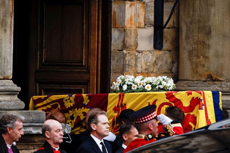 reina Isabel II