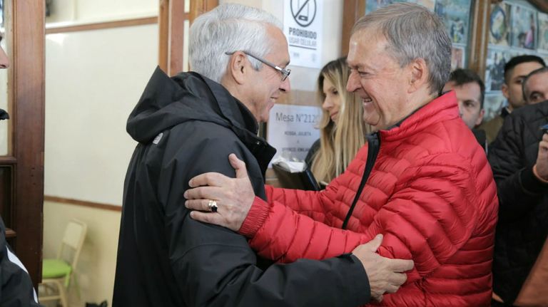 Juan Schiaretti votando en Córdoba.