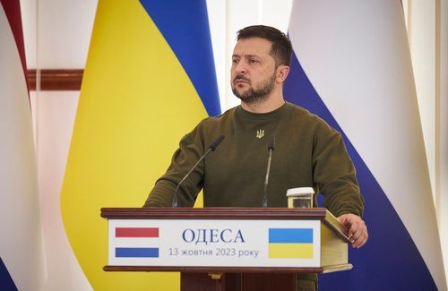 El presidente ucraniano Volodímir Zelenski echó al jefe de las Fuerzas Armadas de Ucrania.