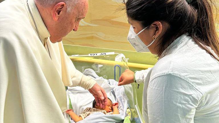 El Papa Francisco en el hospital Gemelli de donde sale mañana