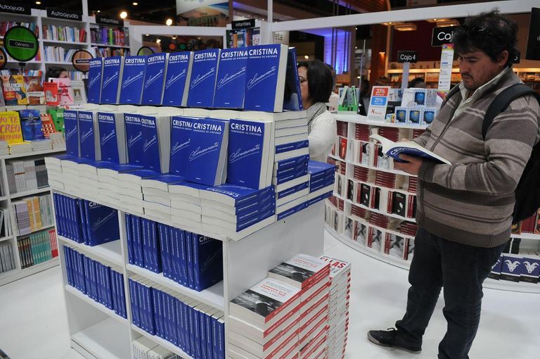 libro cristina kirchner en feria del libro