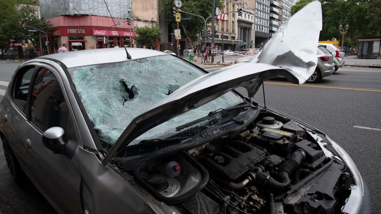 Un auto fuera de control embistió a cinco personas en Balvanera.