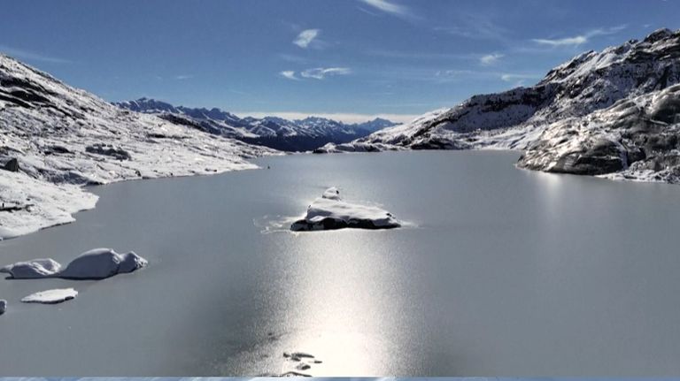 Alarma en los Alpes: los glaciares suizos retrocedieron un 25% en 10 años con derretimiento en tiempo récord 03102025