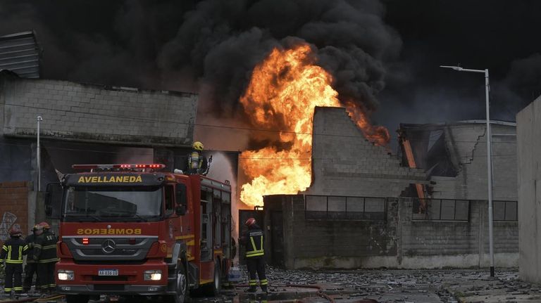 Incendio en Dock Sud 20220516