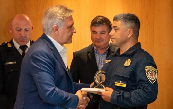 11-04-2025 Llaryora reconocimiento cabo sargento Héctor Heftif