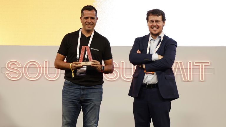 Cabrera de Wise CX recibe un premio