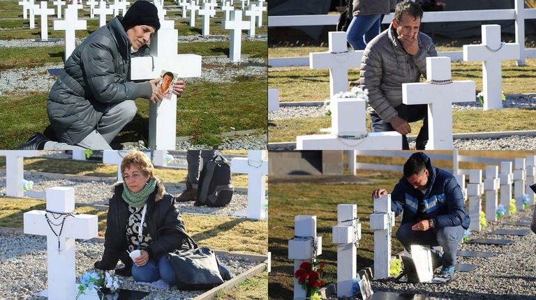 Darwin. El cementerio se encuentra en la isla Soledad. La visita de parte de los familiares de los 227 soldados que pudieron ser identificados.