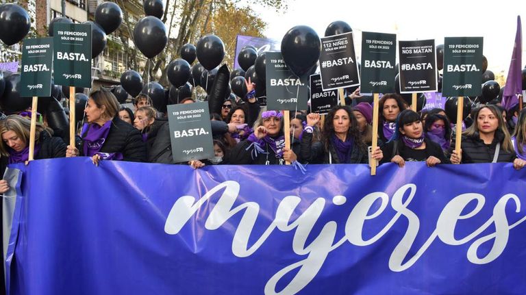 Marcha Ni Una Menos previa en el Congreso 20220603