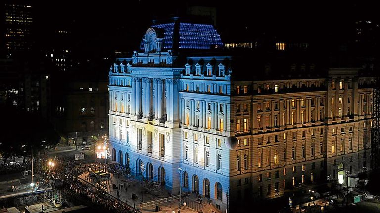 centro-cultural-kirchner_estatua_néstor