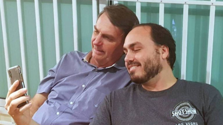 Carlos y Jair Bolsonaro