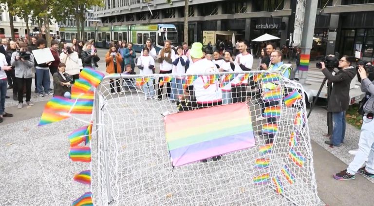 Organizaciones piden a la FIFA proteger a la comunidad LGBT