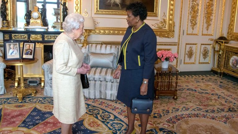 barbados reina isabel dame sandra mason