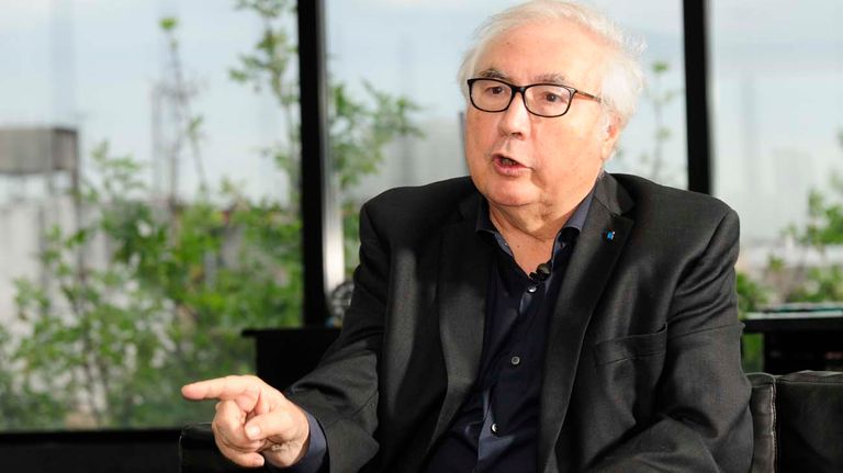 Manuel Castells, en la entrevista con Jorge Fontevecchia.