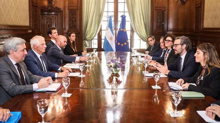 Santiago Cafiero y Josep Borrell Fontelles 20221025