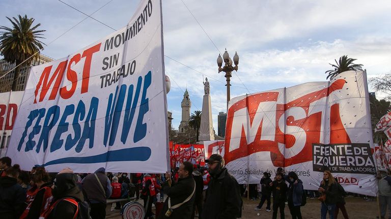 Partidos y organizaciones de izquierda realizan un acto en plaza de Mayo 20220817