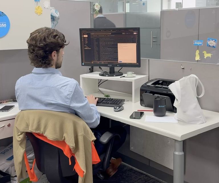 Gigared abre sus puertas para mostrar el trabajo de sus equipos, la infraestructura tecnológica y los procesos que hacen posible mantener conectados a miles de usuarios. Un recorrido por las personas y la innovación detrás de una red en constante evolución.