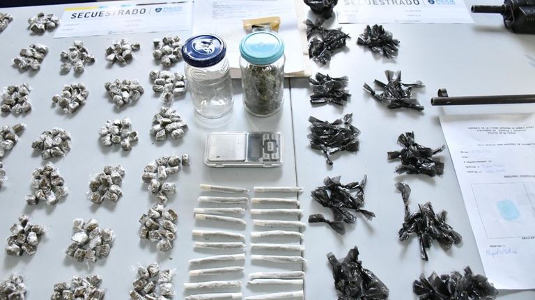 Cierre de Bunker y detenidos por ventas de drogas en el barrio 31 20210610