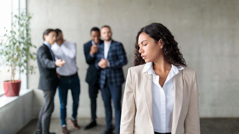 Mujer de negocios 20211125