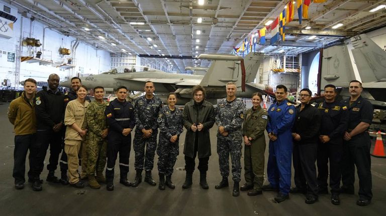Milei en el Portaaviones nuclear USS Nimitz 30042026
