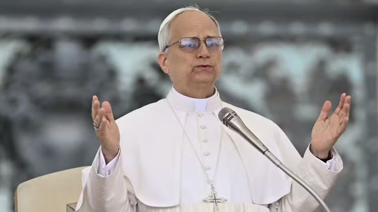 El papa León XIV durante su primera audiencia general