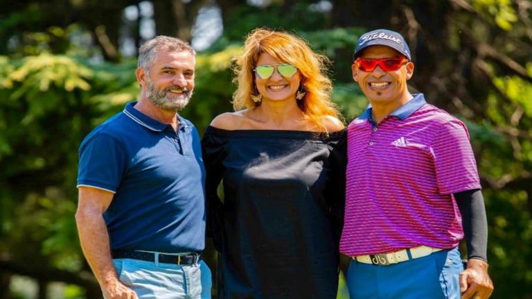 Los ganadores junto a Lorena Palacios, co-funder de LP Producciones, organizadora del evento.