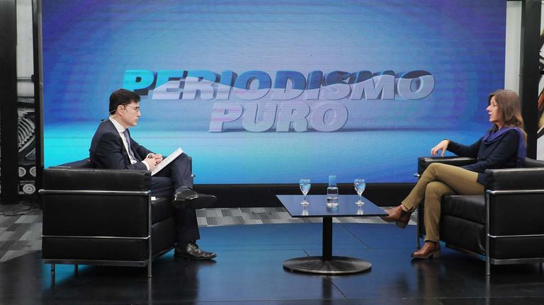 La ministra de Seguridad Sabina Frederic, en la entrevista con Jorge Fontevecchia.