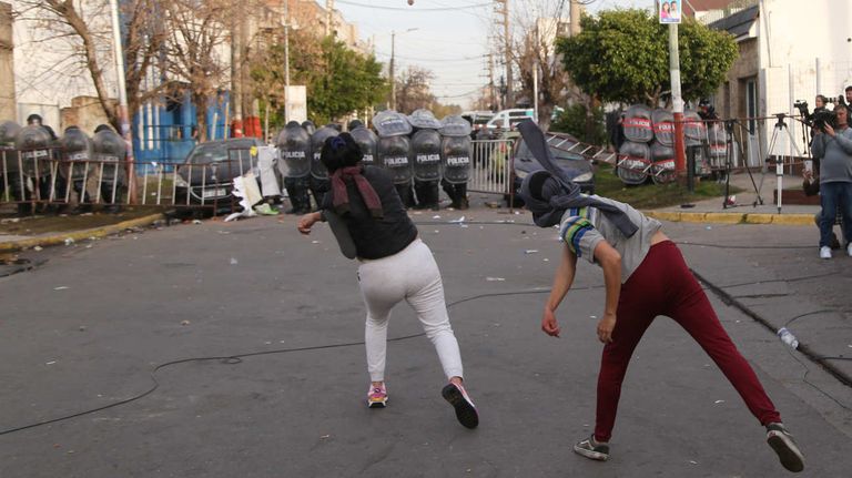 Una nena de 11 años muere tras ser asaltada y golpeada cuando llegaba a la escuela en Lanús 20230809
