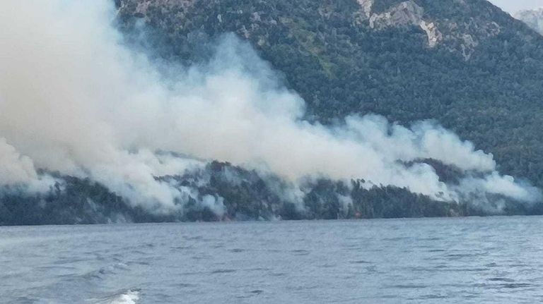 Incendio forestal en el Parque Nacional Nahuel Huapi